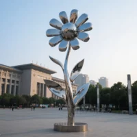 Metal Daisy Flower Sculpture